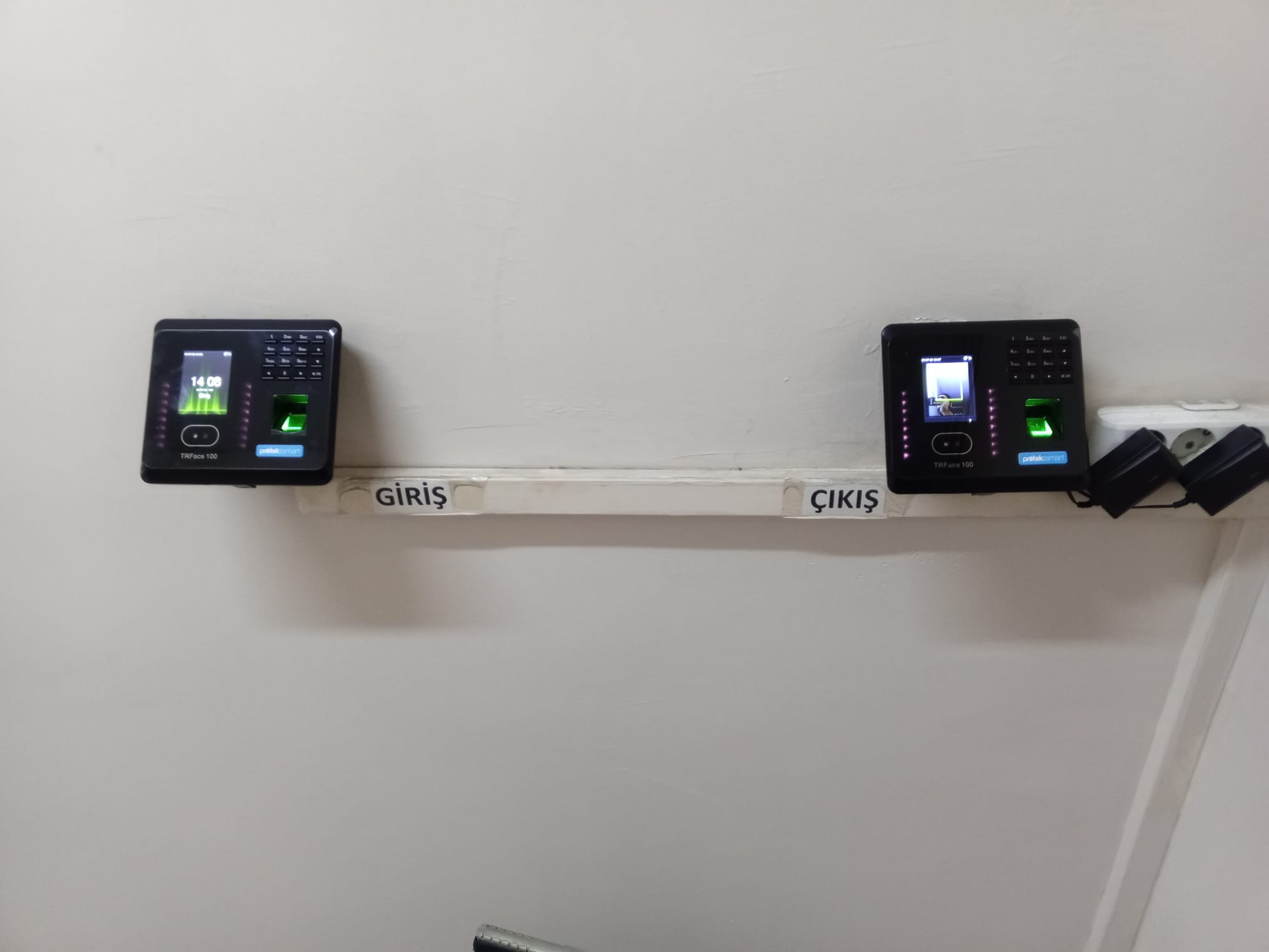 PROFACE PR100-ID Montaj 1